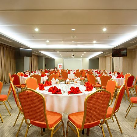 Ibis Surabaya City Center Exterior foto