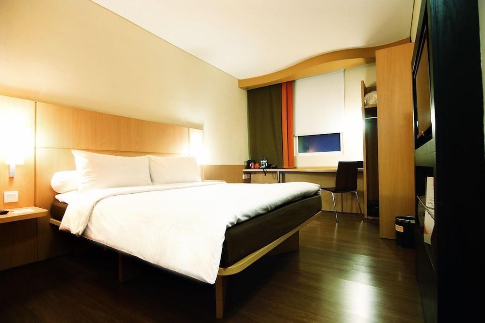 Ibis Surabaya City Center Exterior foto