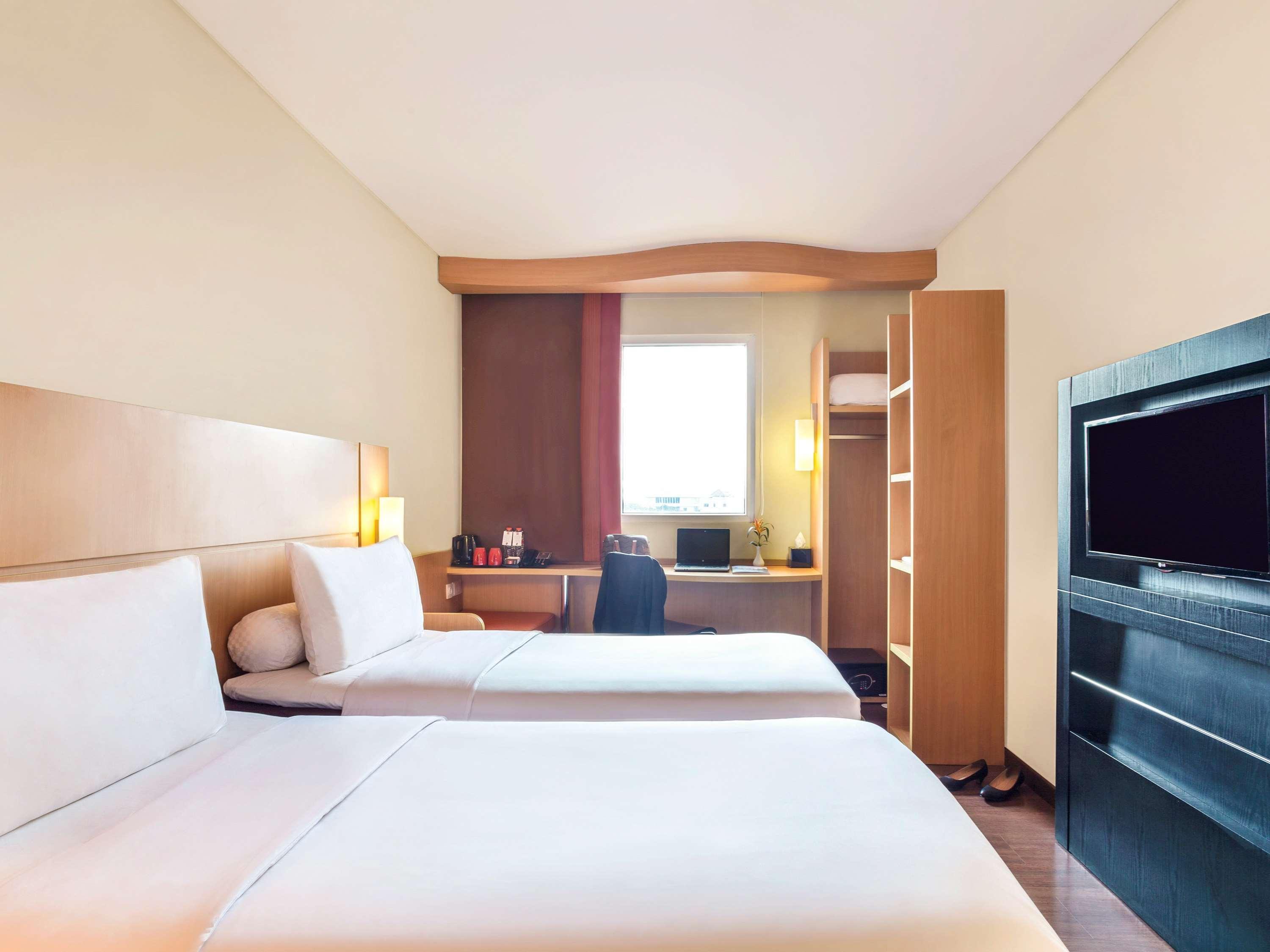 Ibis Surabaya City Center Exterior foto