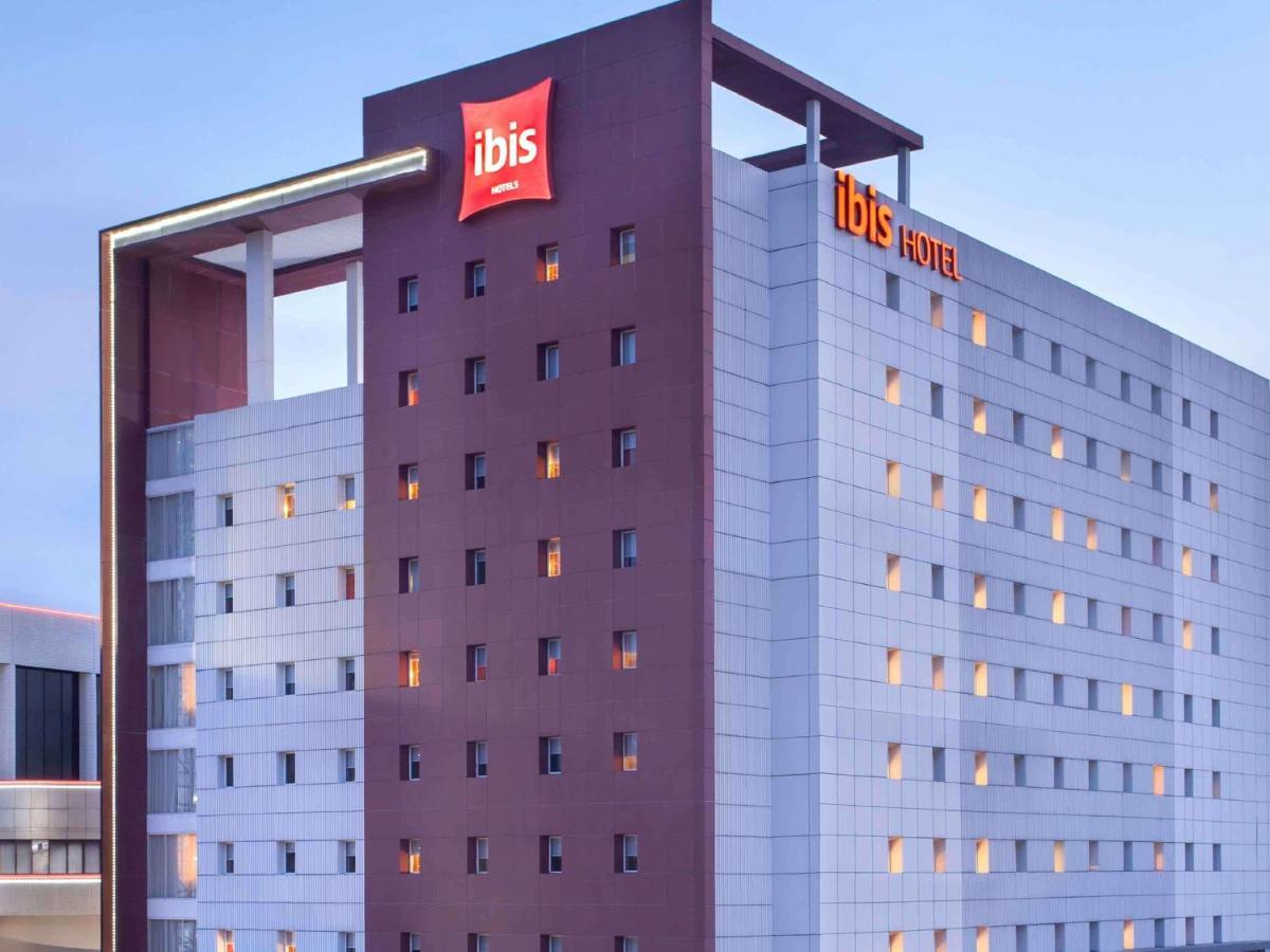 Ibis Surabaya City Center Exterior foto
